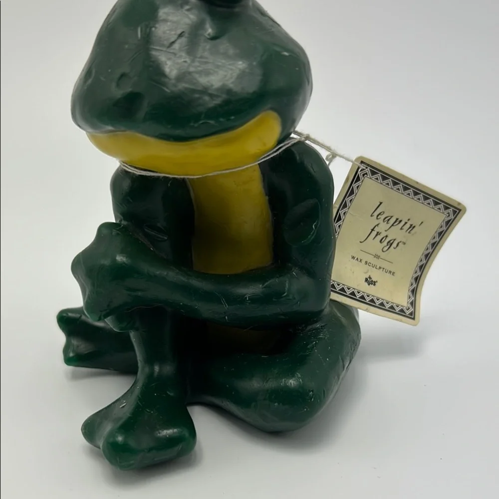 Russ Berrie Leaping Frong Green YellowWax Sculpture Candle Decorative #14078